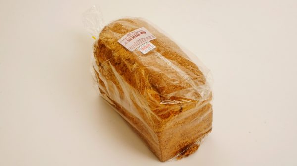 Pieza de pan molde integral